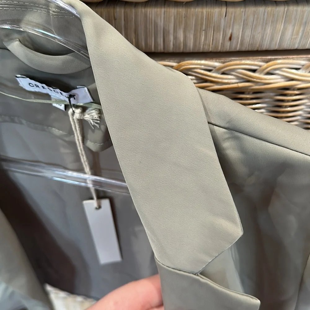Crescent Sage Cropped Blazer - Picture 4 of 11